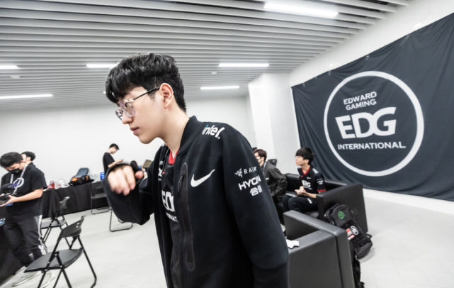 仅让球迷重 仅让球迷重